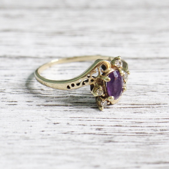 Vintage Jewelry - Vintage 10K Gold Diamond & Amethyst Ring